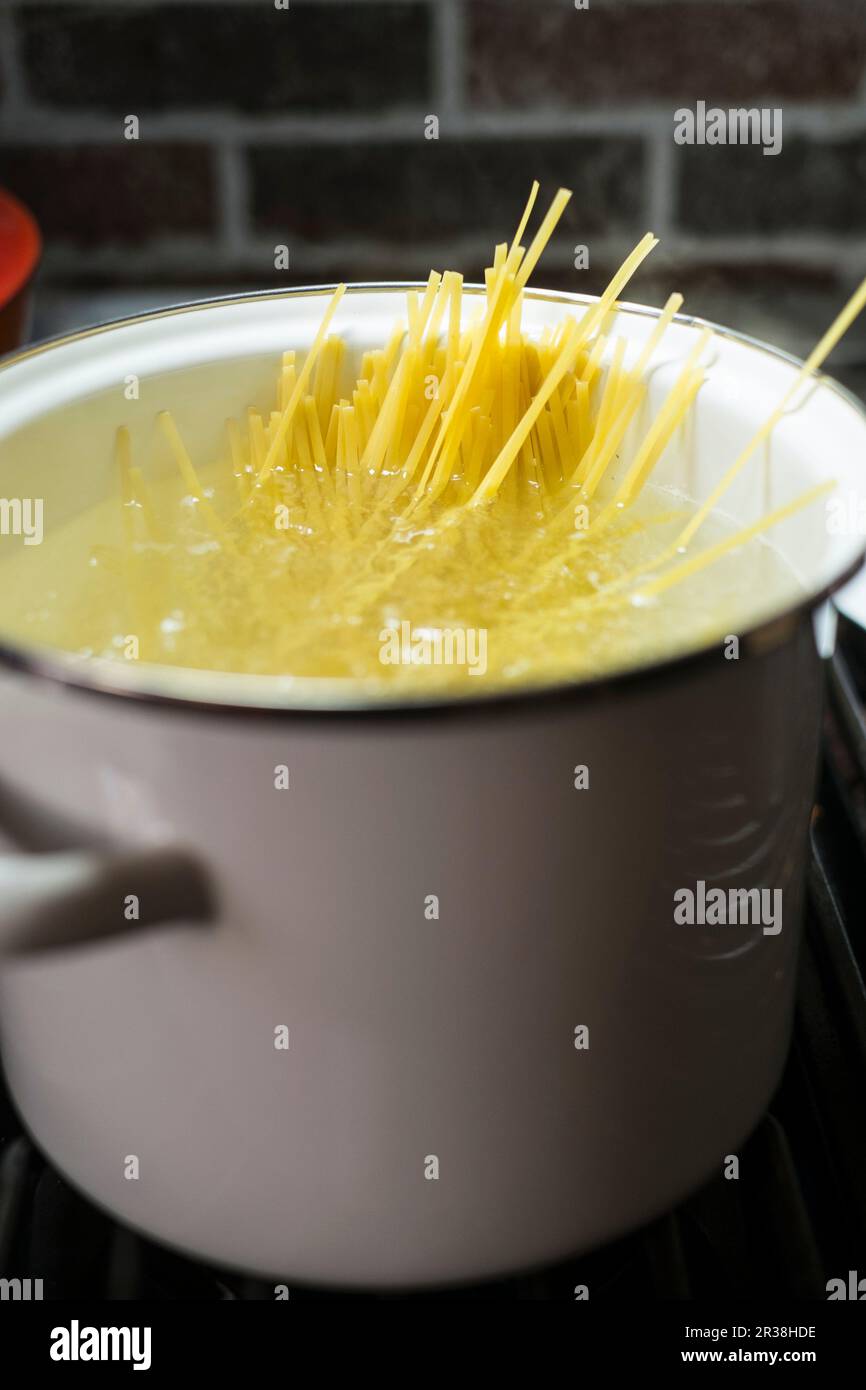 Spaghetti in boiling salt water Stock Photo Alamy