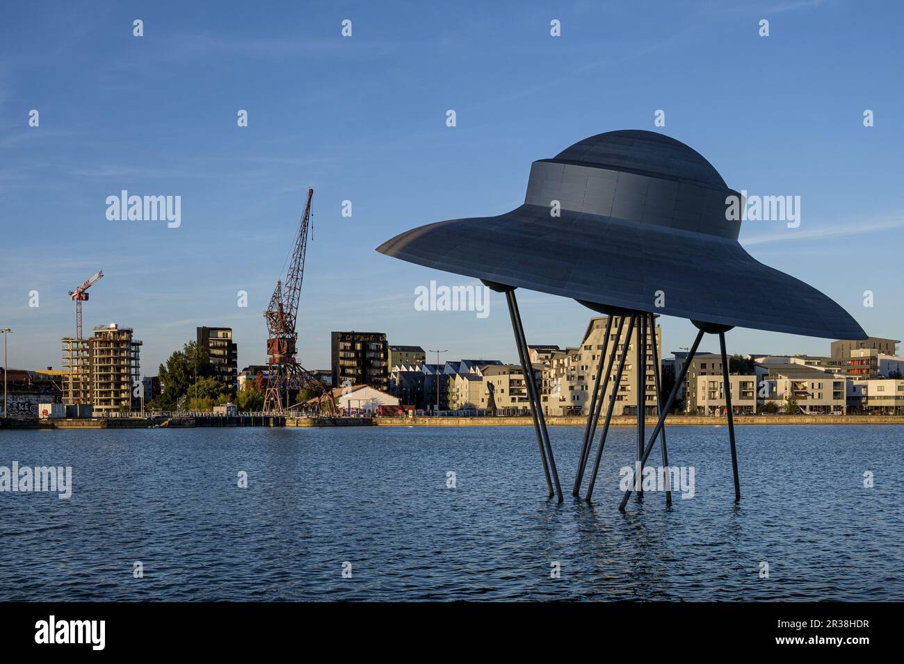 FRANCE. GIRONDE (33). BORDEAUX. "THE SPACESHIP", SCULPTURE IN THE SHAPE