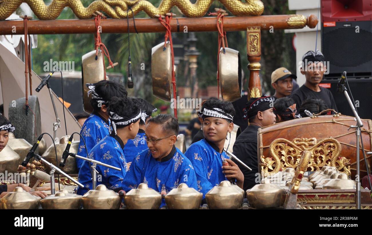 Niyaga is a traditional musical instrument player from Java Stock Photo ...