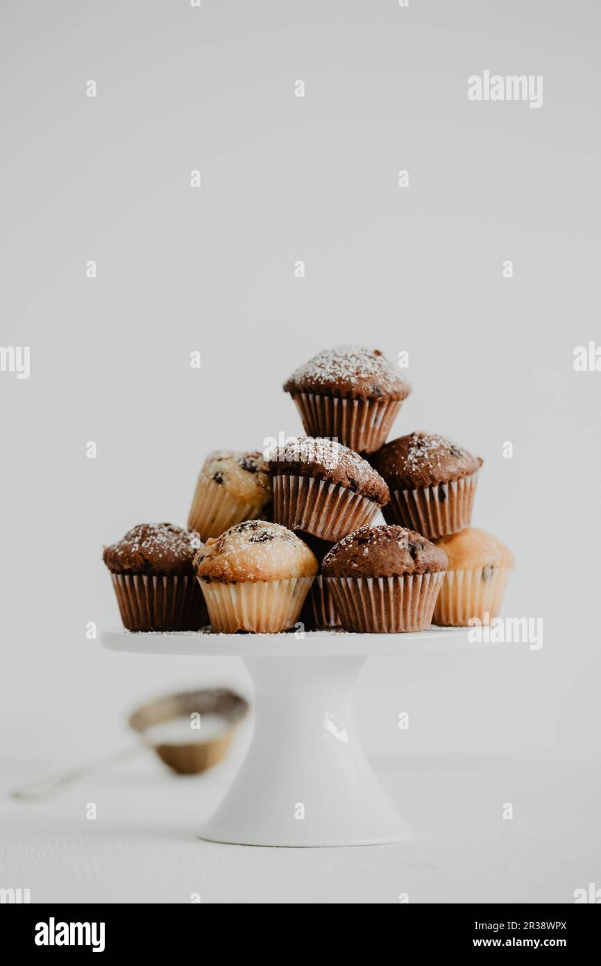 Various cakes stands hires stock photography and images Alamy