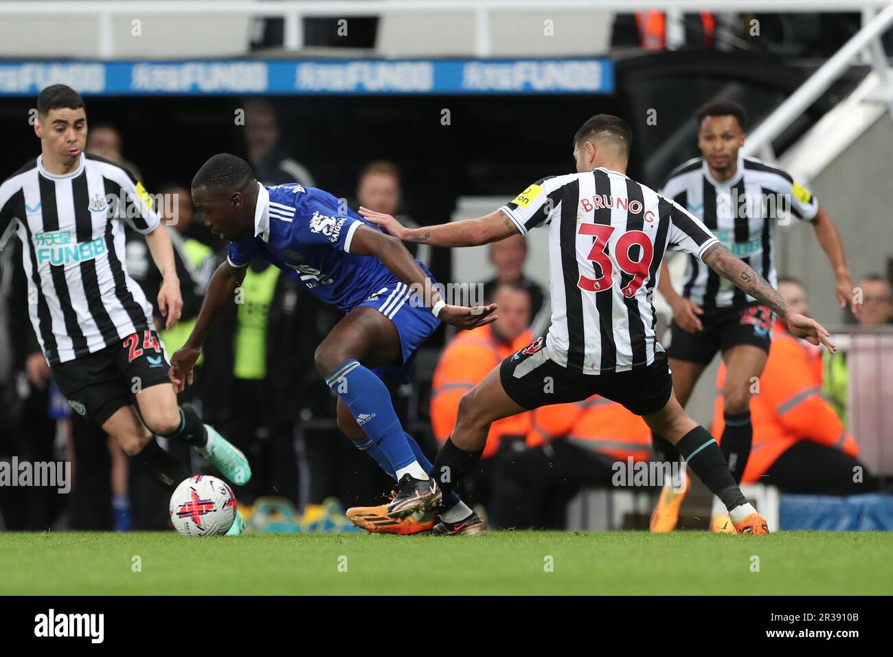 Leicester City's Boubakary Soumare battles with Newcastle United's Bruno Guimaraes during the Premier League match between Newcastle United and Leicester City at St. James's Park, Newcastle on Monday 22nd May 2023. (Photo by Mark Fletcher/MI News/NurPhoto) Credit: NurPhoto SRL/Alamy Live News Stock Photo