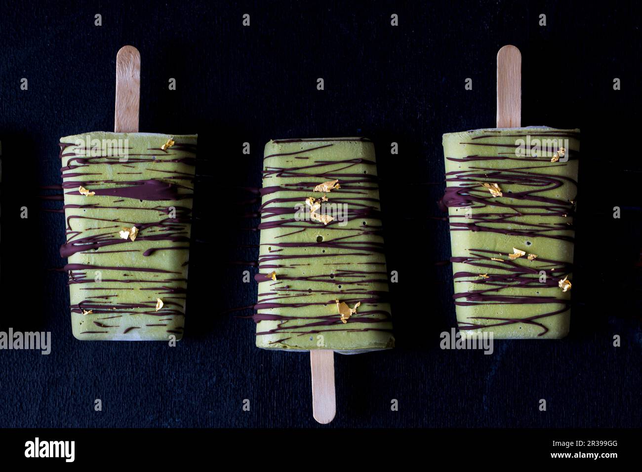 Ice cream with gold leaf hi-res stock photography and images - Alamy