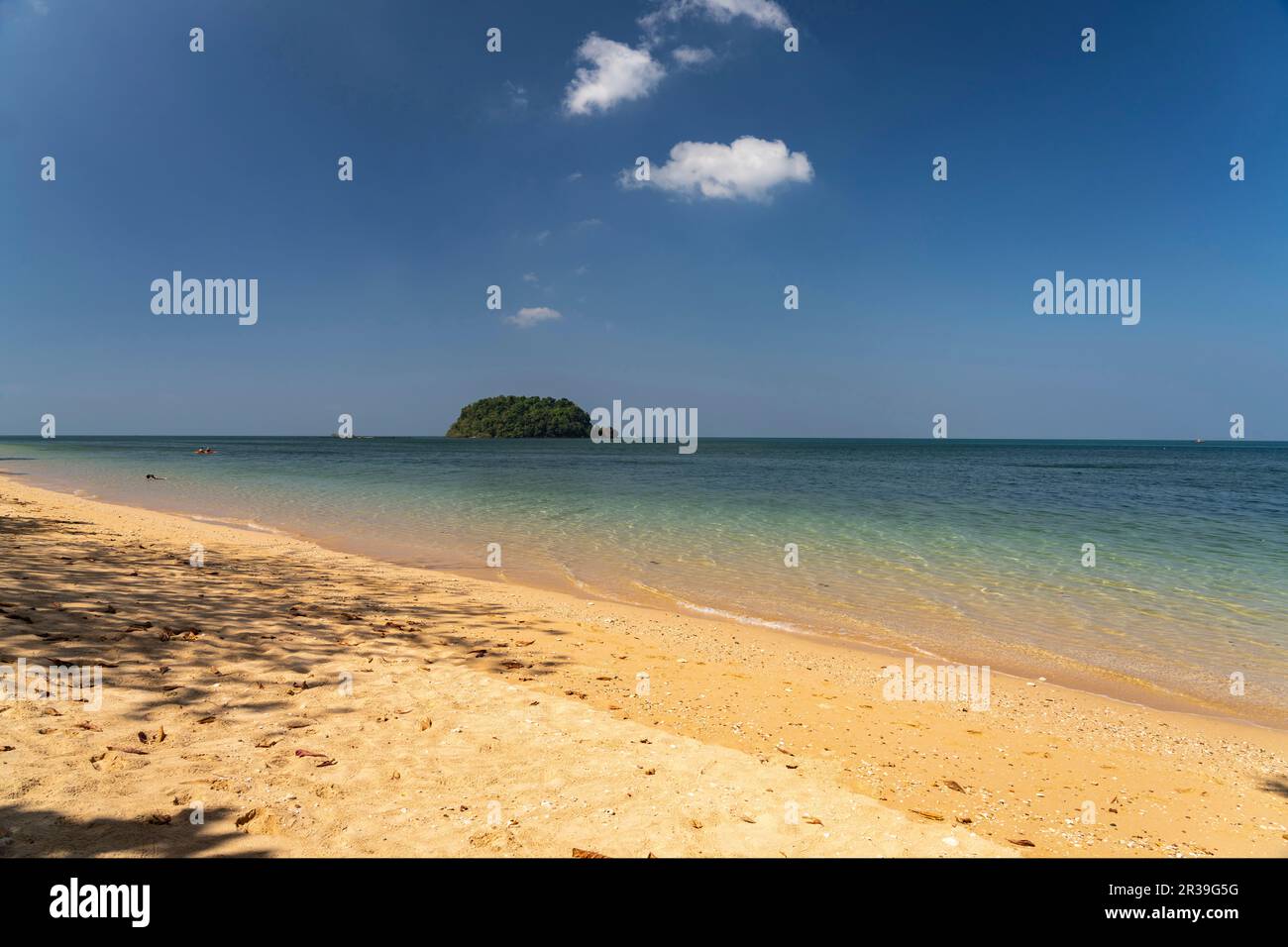 Haad Lang Khao beach auf der Insel Koh Libong in der Andamanensee, Thailand, Asien   |  Haad Lang Khao beach on Ko Libong, island in the Andaman Sea , Stock Photo