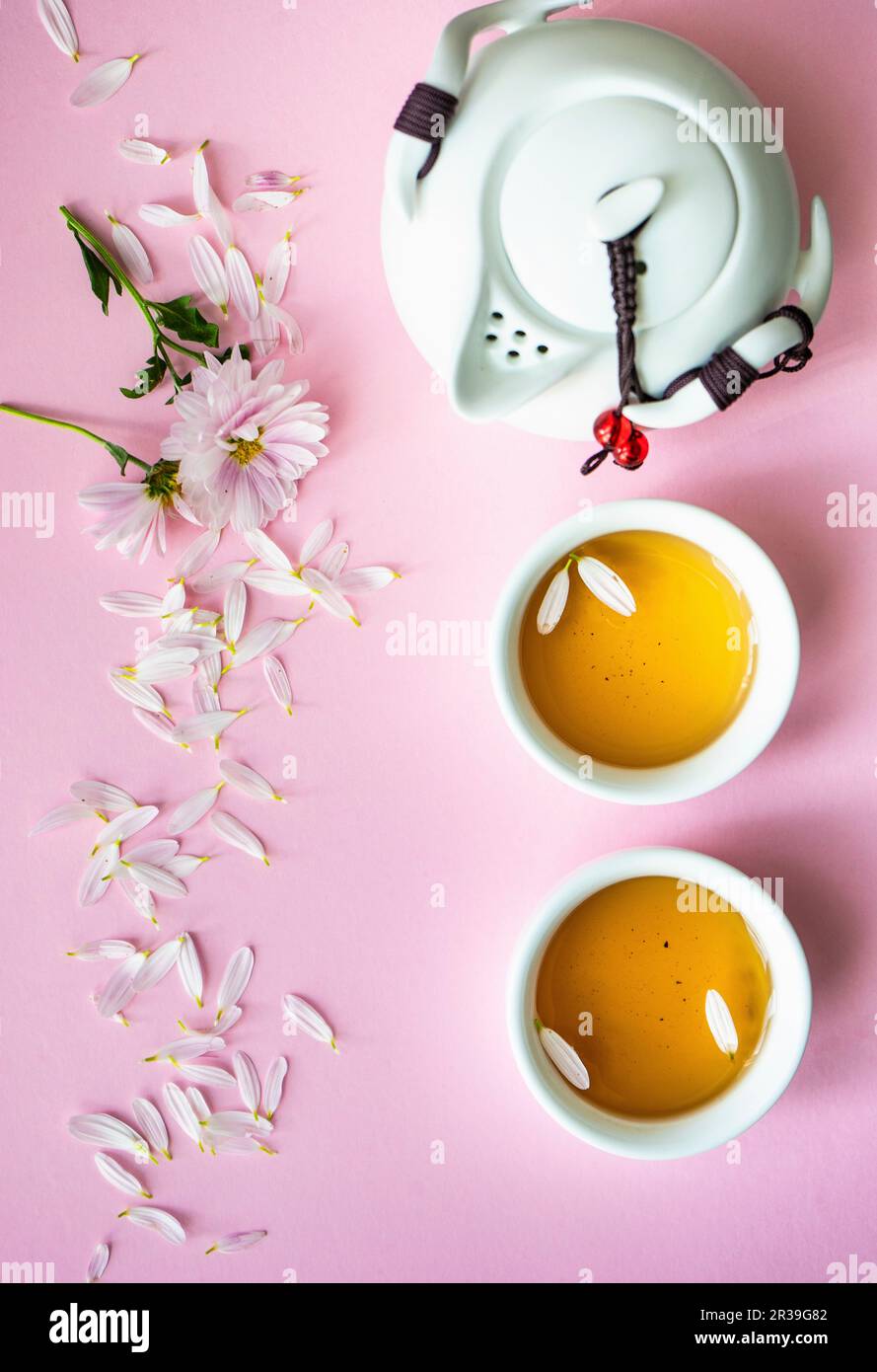 Tea top view coloured background hi-res stock photography and images ...
