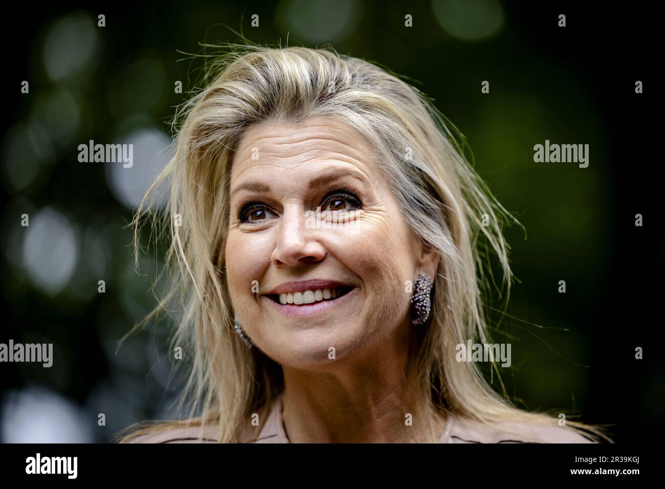 AUSTERLITZ - Queen Maxima arrives at Dorpshuis Austerlitz for a meeting about appropriate care. During the working visit, the Queen will talk about, among other things, the cooperation between formal and informal care. ANP ROBIN VAN LONKHUIJSEN netherlands out - belgium out Stock Photo