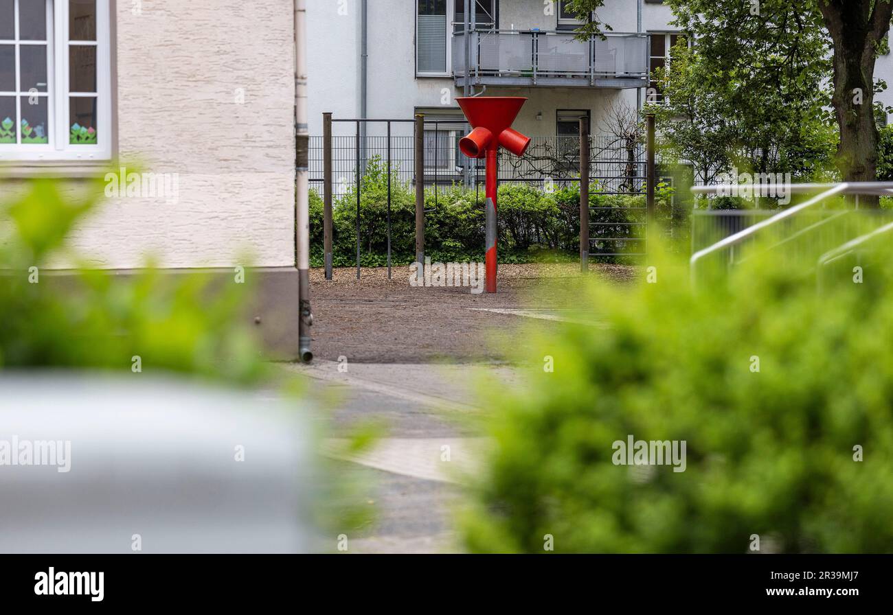 Recklinghausen, Germany. 23rd May, 2023. Playground equipment for children in the schoolyard of an elementary school. After the discovery of a woman's body in the school yard, a 17-year-old suspect has been arrested. The autopsy of the dead 19-year-old had shown signs of violent death by strangulation, police and prosecutors said. Credit: Christoph Reichwein/dpa/Alamy Live News Stock Photo