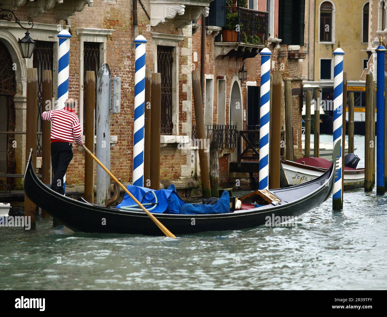 Gondola, Gran canal, sestiere de San Marco. Venecia.Véneto. Italia. Stock Photo