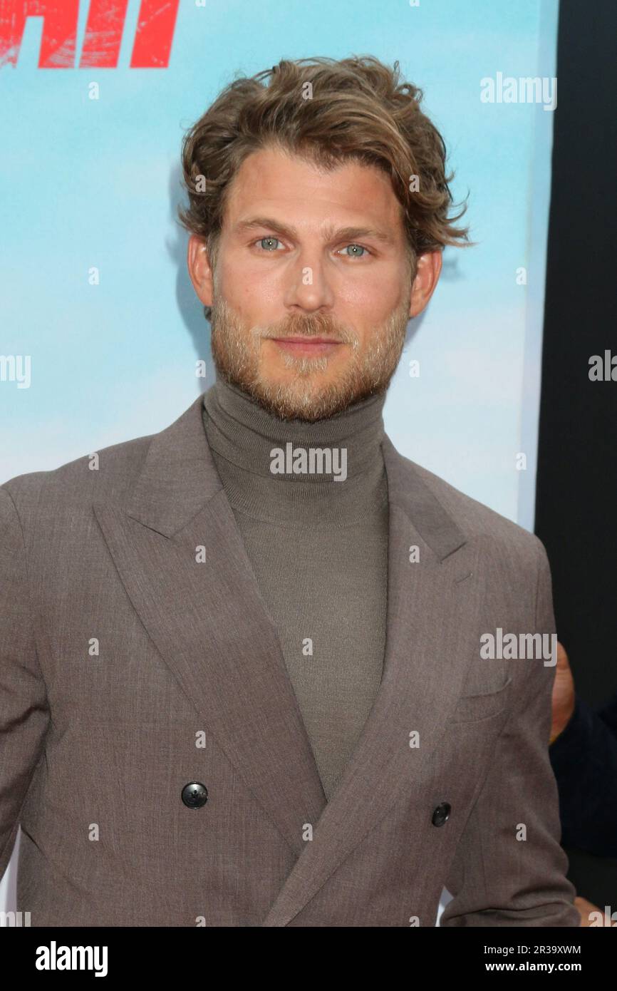 LOS ANGELES MAY 22 Travis Van Winkle at the FUBAR TV Series Premiere(05)