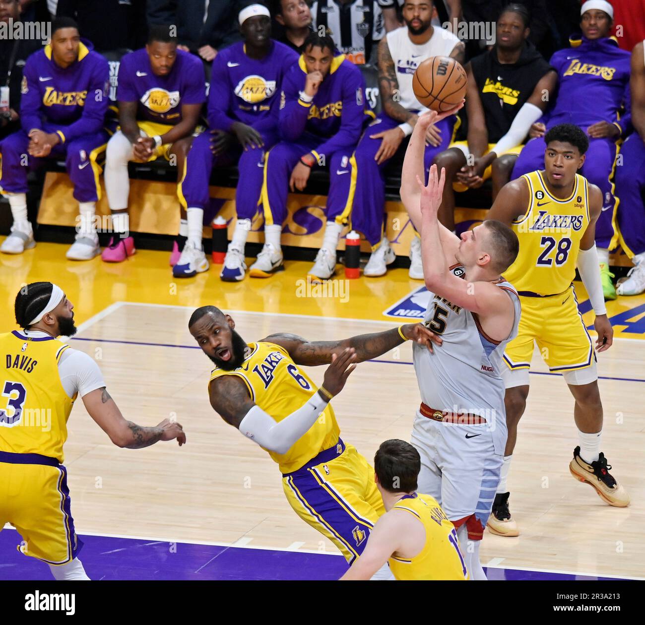 Lebron james denver nuggets hi-res stock photography and images - Alamy