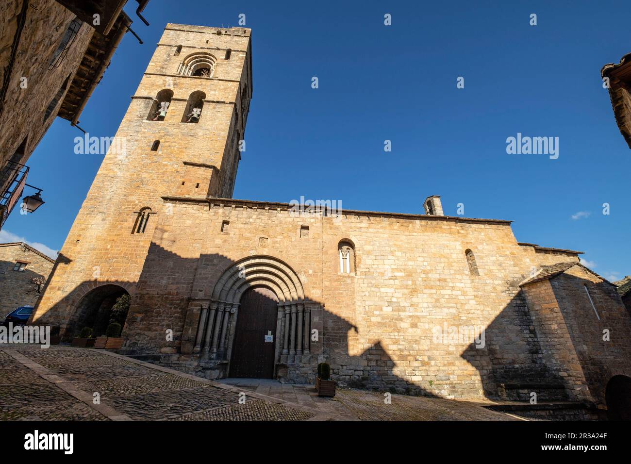 Iglesia parroquial de Santa María, iniciada en el siglo XI d. C. y