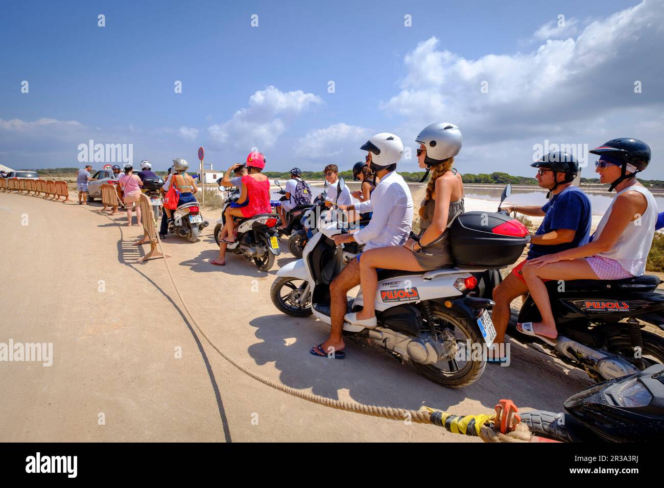 turistas italianos en una cola de motocicletas en la entrada del parque, camino de Sa Guia, Parque natural de ses Salines de Ibiza y Formentera, Formentera, balearic islands, Spain. Stock Photo