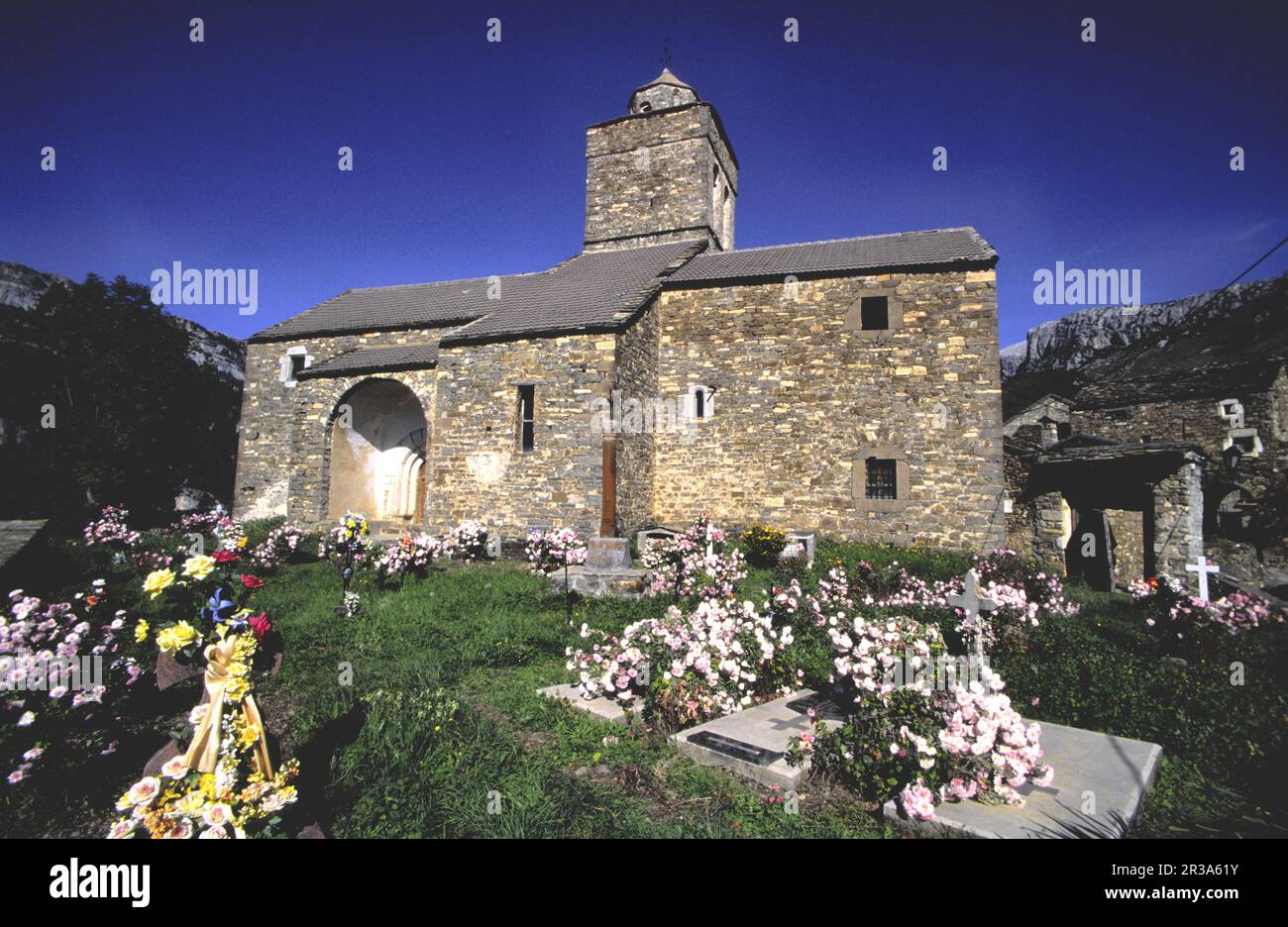 Iglesia de Bestué.Valle de Escuain.Parque Nacional Ordesa y Monte Perdido..Cordillera Pirenaica. Huesca. España. Stock Photo