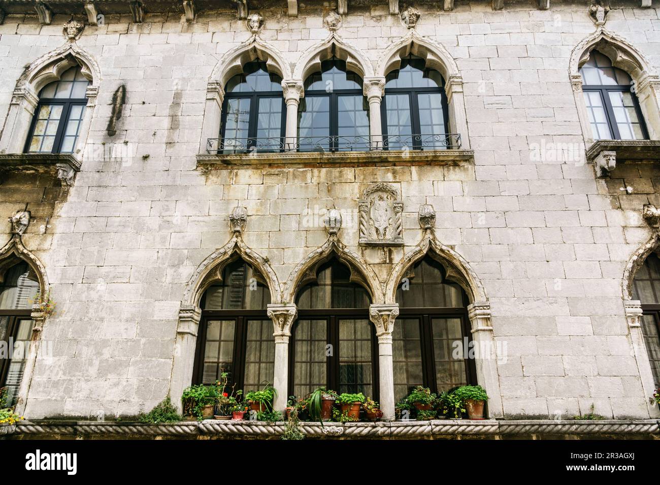 ventanas venecianas, Porec, - Parenzo-, peninsula de Istria, Croacia, europa. Stock Photo