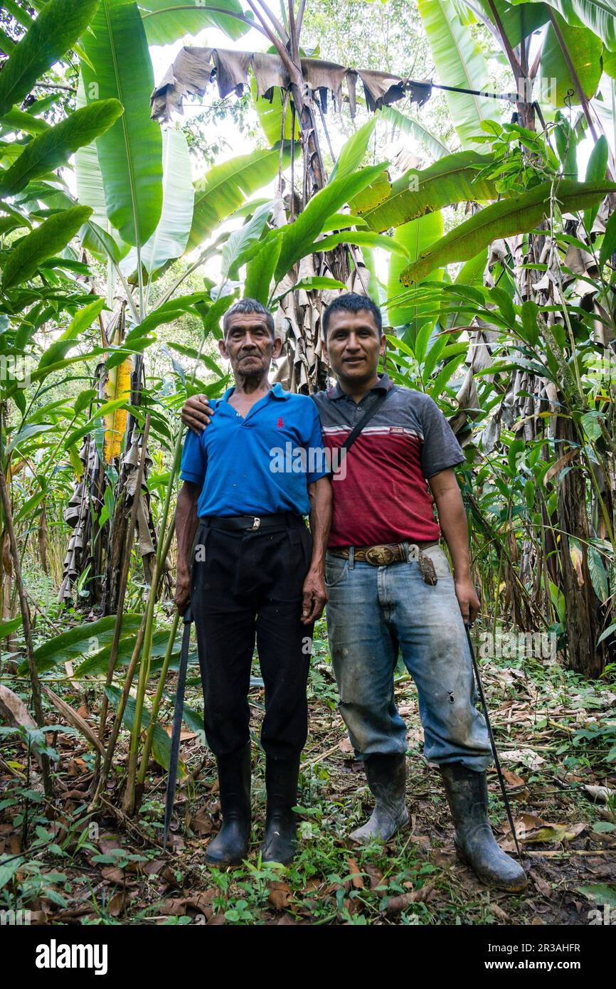 don Romulo y su padre con los machetes, Los Cerritos, Lancetillo, La
