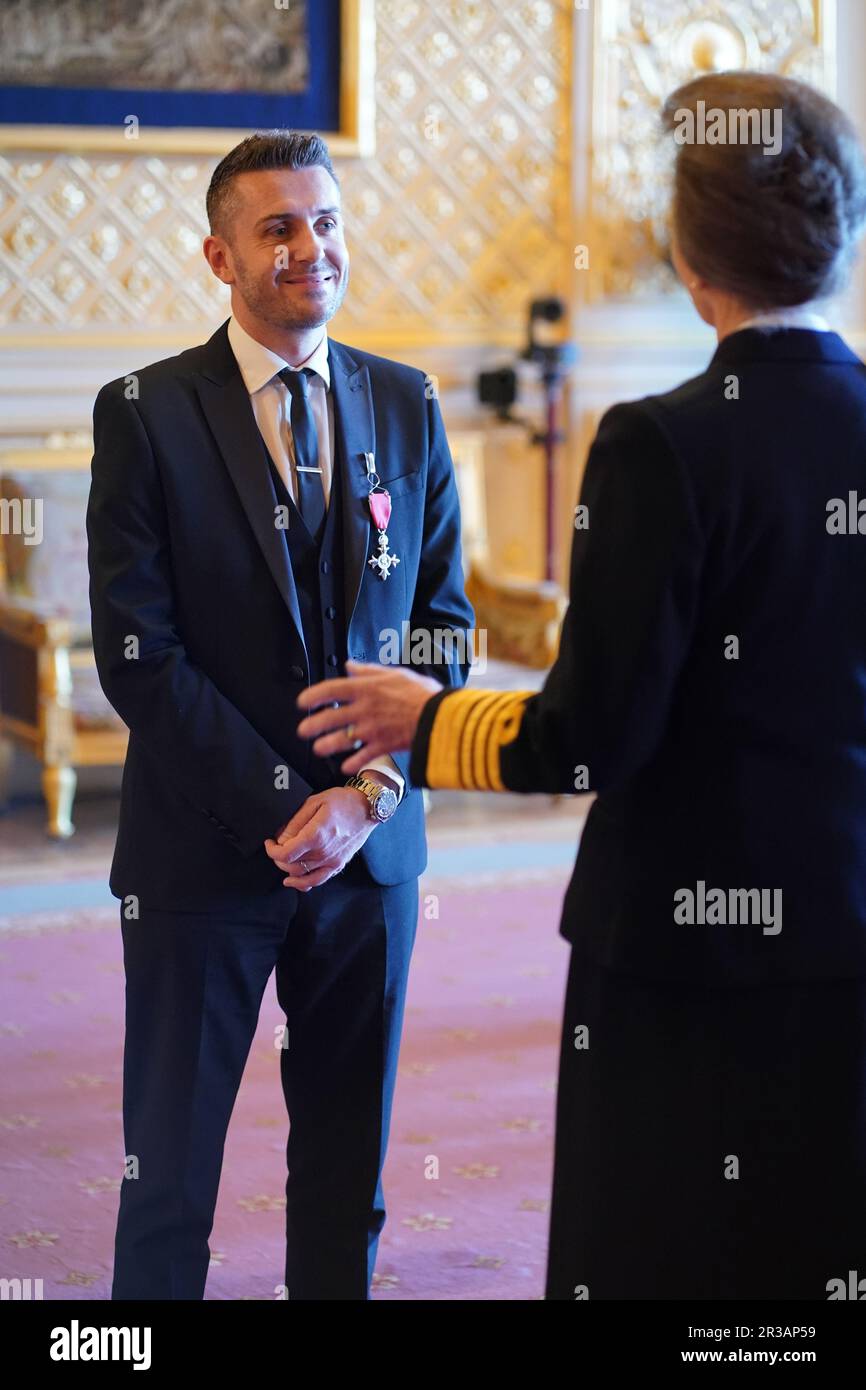 Mr. Mark Selby, from Lutterworth, is made a Member of the Order of the British Empire by the Princess Royal at Windsor Castle. The honour recognises services to snooker and charity. Picture date: Tuesday May 23, 2023. Stock Photo