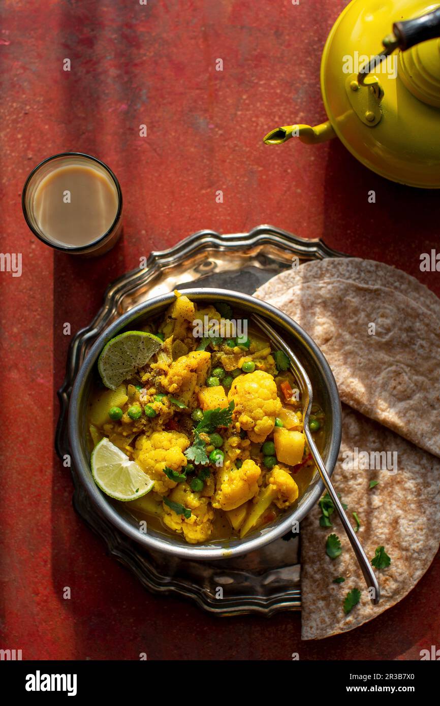 Indian cauliflower tumeric curry with chapati Stock Photo Alamy