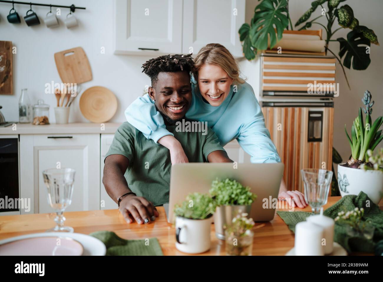 Smiling man woman watching hi-res stock photography and images - Alamy