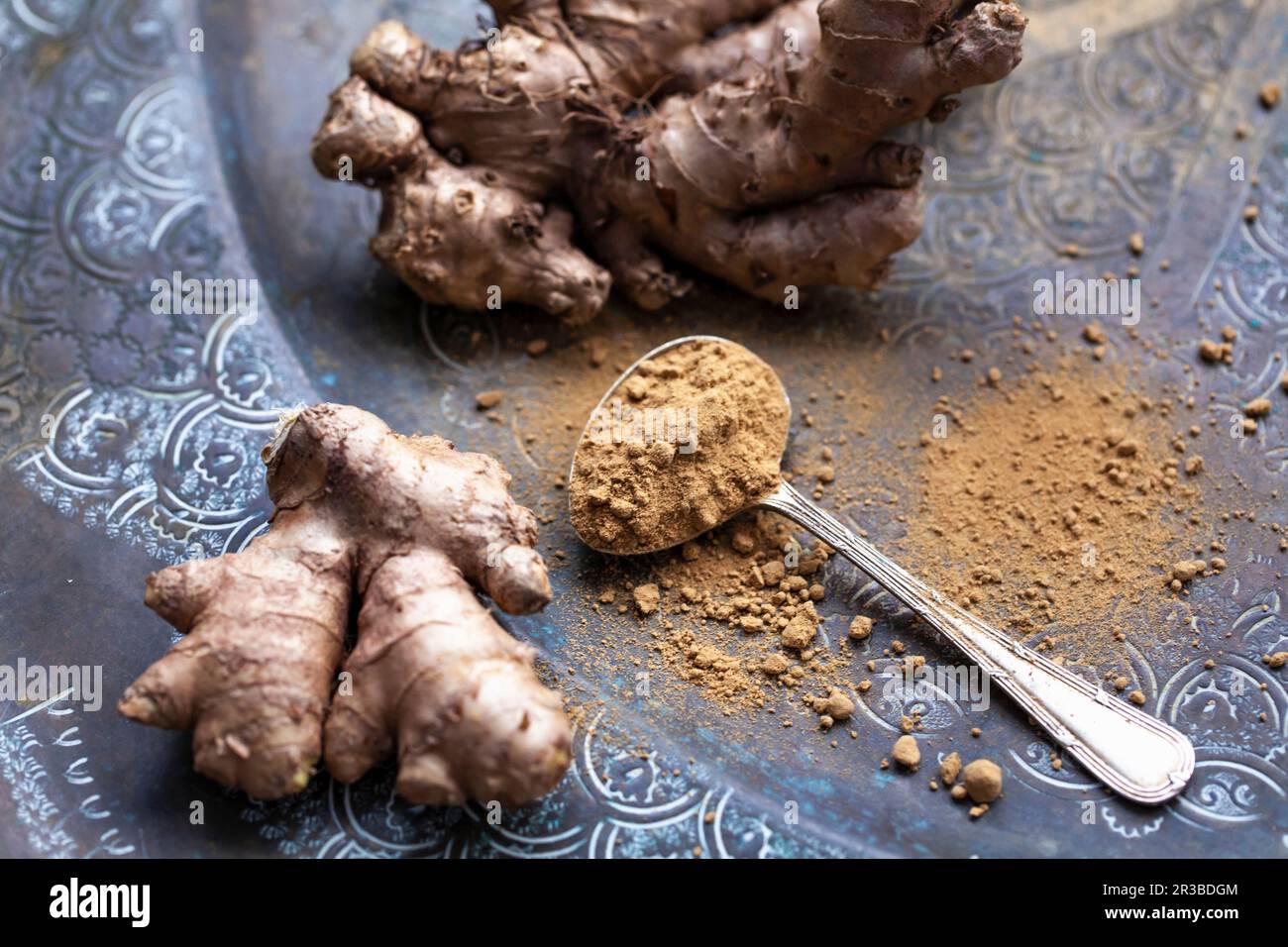 Ginger roots and ground ginger Stock Photo Alamy