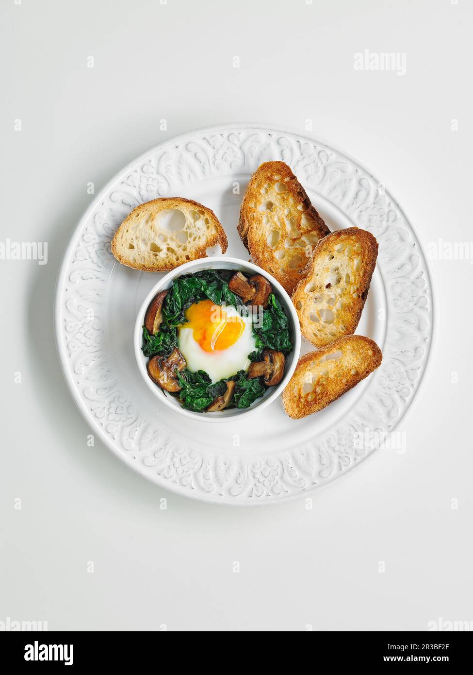 Spinach and egg en cocotte Stock Photo Alamy