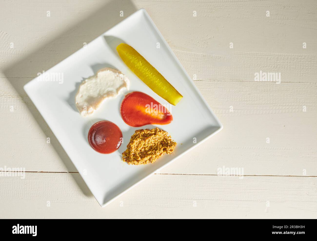 Ketchup, Mayonnaise, Mustard, BBQ Sauce, Pickles as burger condiments