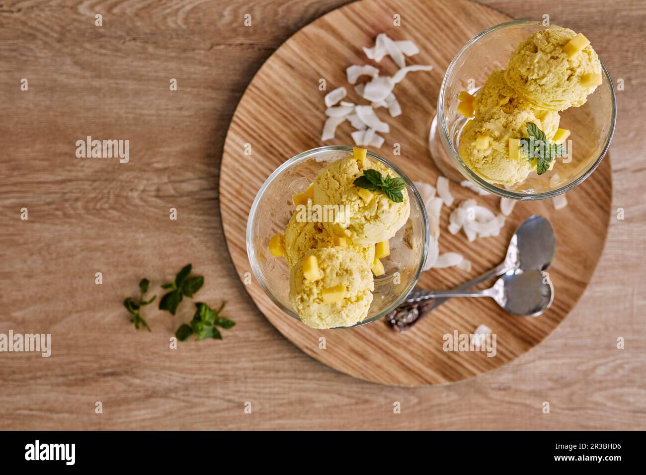 Vegan mango and coconut ice cream (sugarfree Stock Photo Alamy
