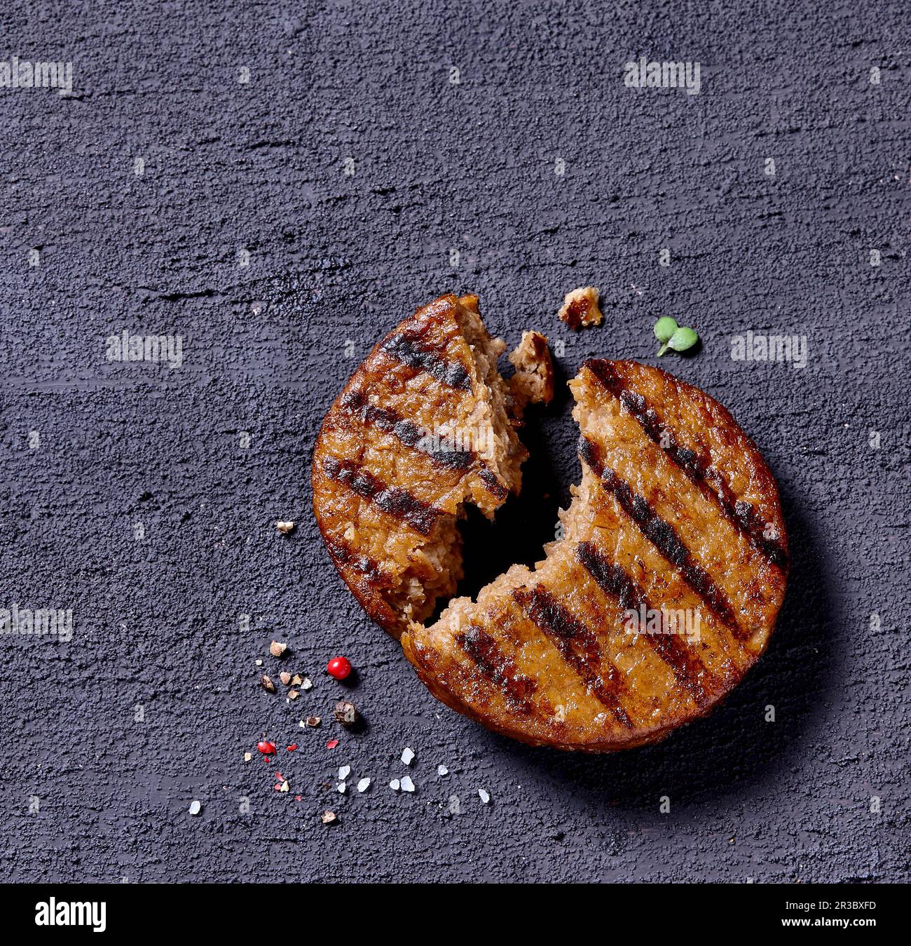 Vegetarian mince patty (meat substitute Stock Photo Alamy