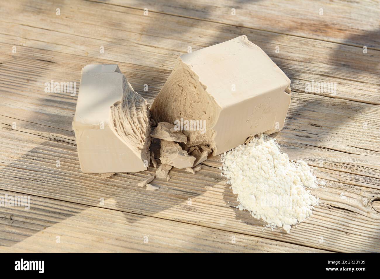 Baker's yeast and flour Stock Photo Alamy