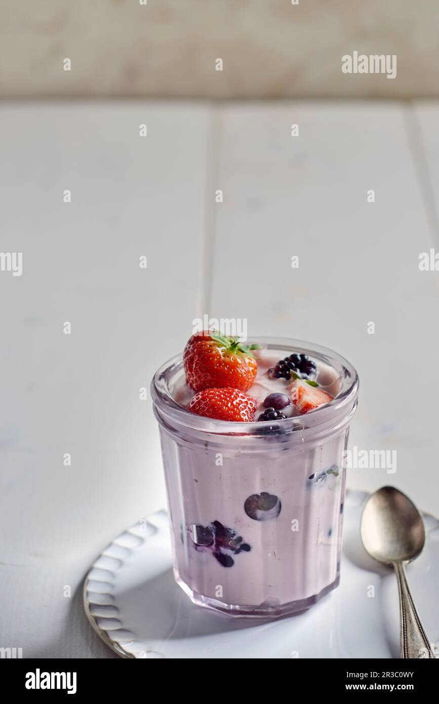 Strawberries in country kitchen hi-res stock photography and images - Alamy