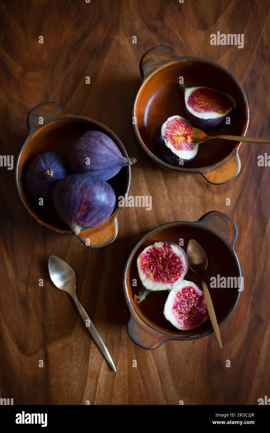3 Ripe Figs Ripe figs, whole and halved, with honey Stock Photo - Alamy