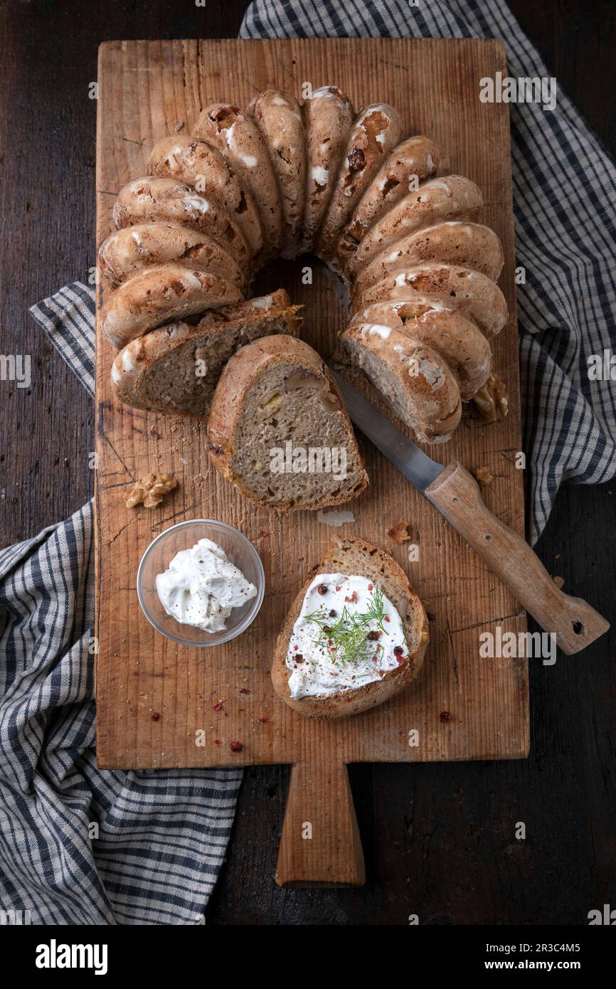 Wheatandspelt bread with walnuts and a vegan cream cheese substitute