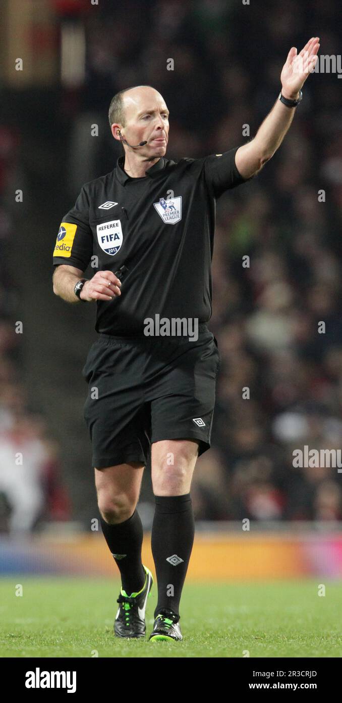 Refere Mike Dean in action during todays match. Man City beat Arsenal 2:0Arsenal 13/01/13 Arsenal V Manchester City 13/01/13 The Premier League Photo: Stock Photo