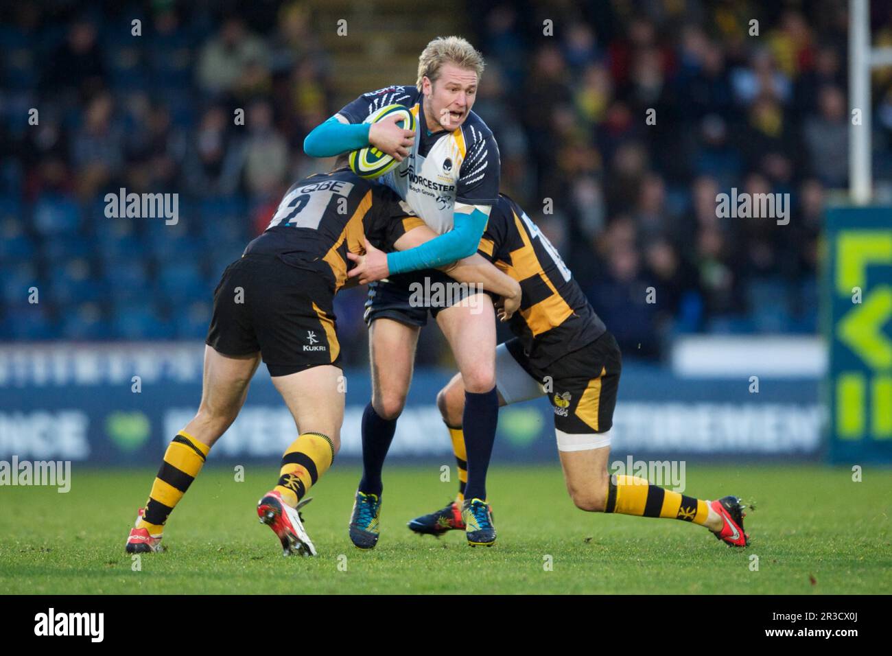 Joe Carlisle of Worcester Warriors is tackled by Tom Lindsay (left) and Tommy Bell of London Wasps during the LV= Cup second round match between Londo Stock Photo