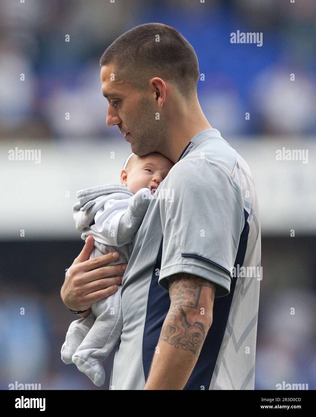 Tottenham Hotspur's Clint Dempsey carries his baby round the ground to take the applause form the fans on the lap on honour. Spurs beat Sunderland 1:0 Stock Photo