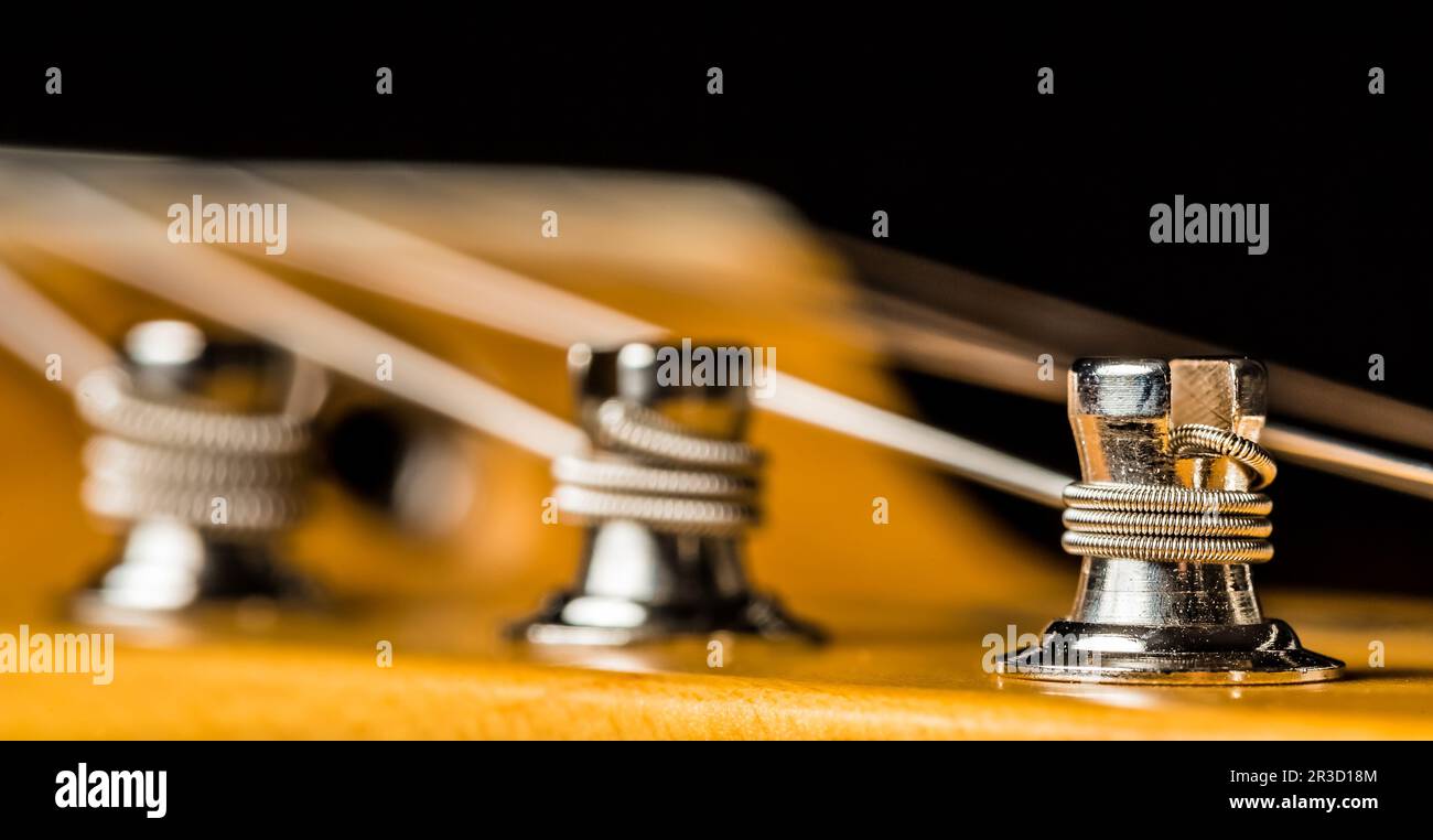 Wound guitar strings hi res stock photography and images Alamy