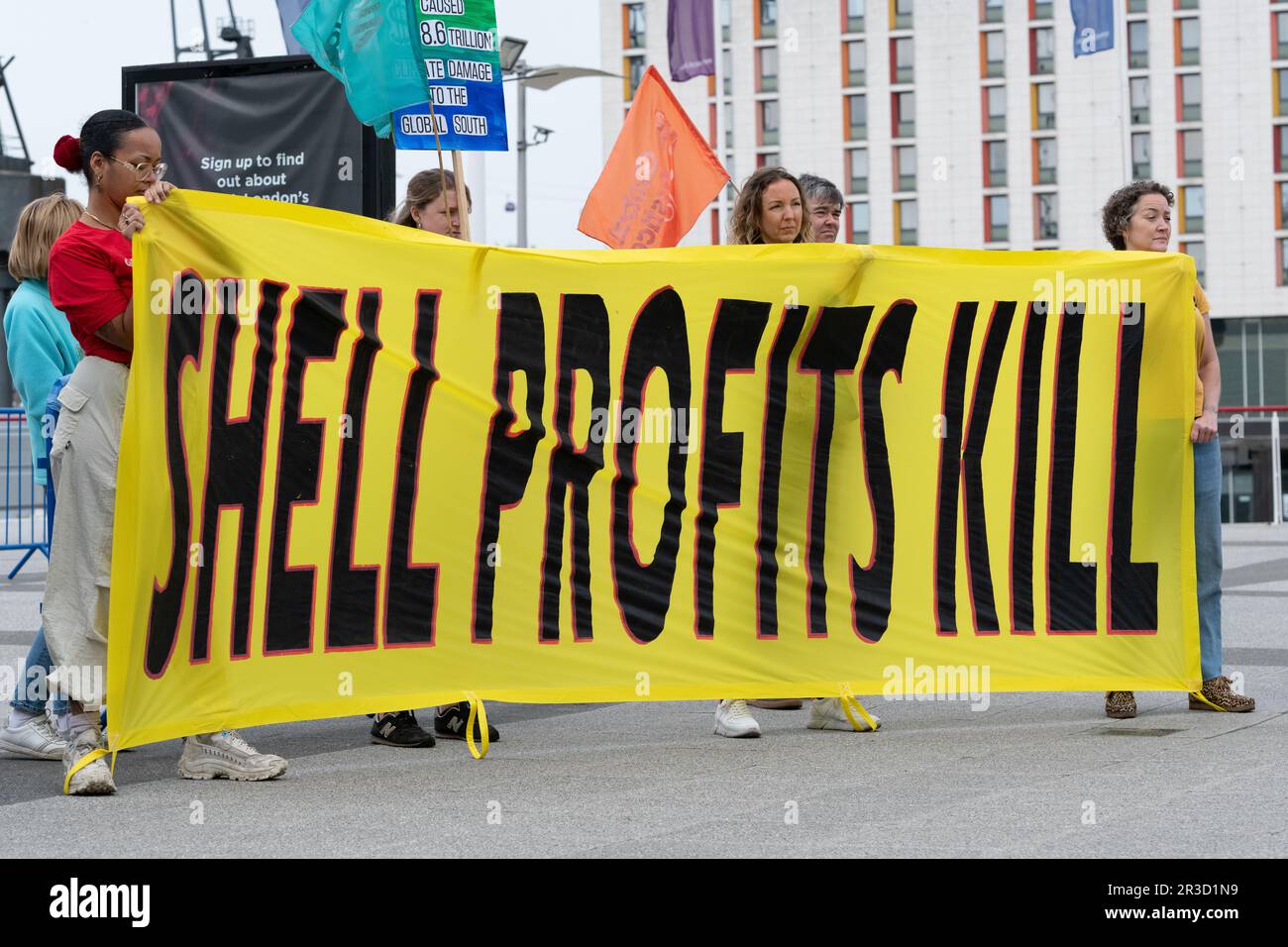Shell annual profits hi-res stock photography and images - Alamy