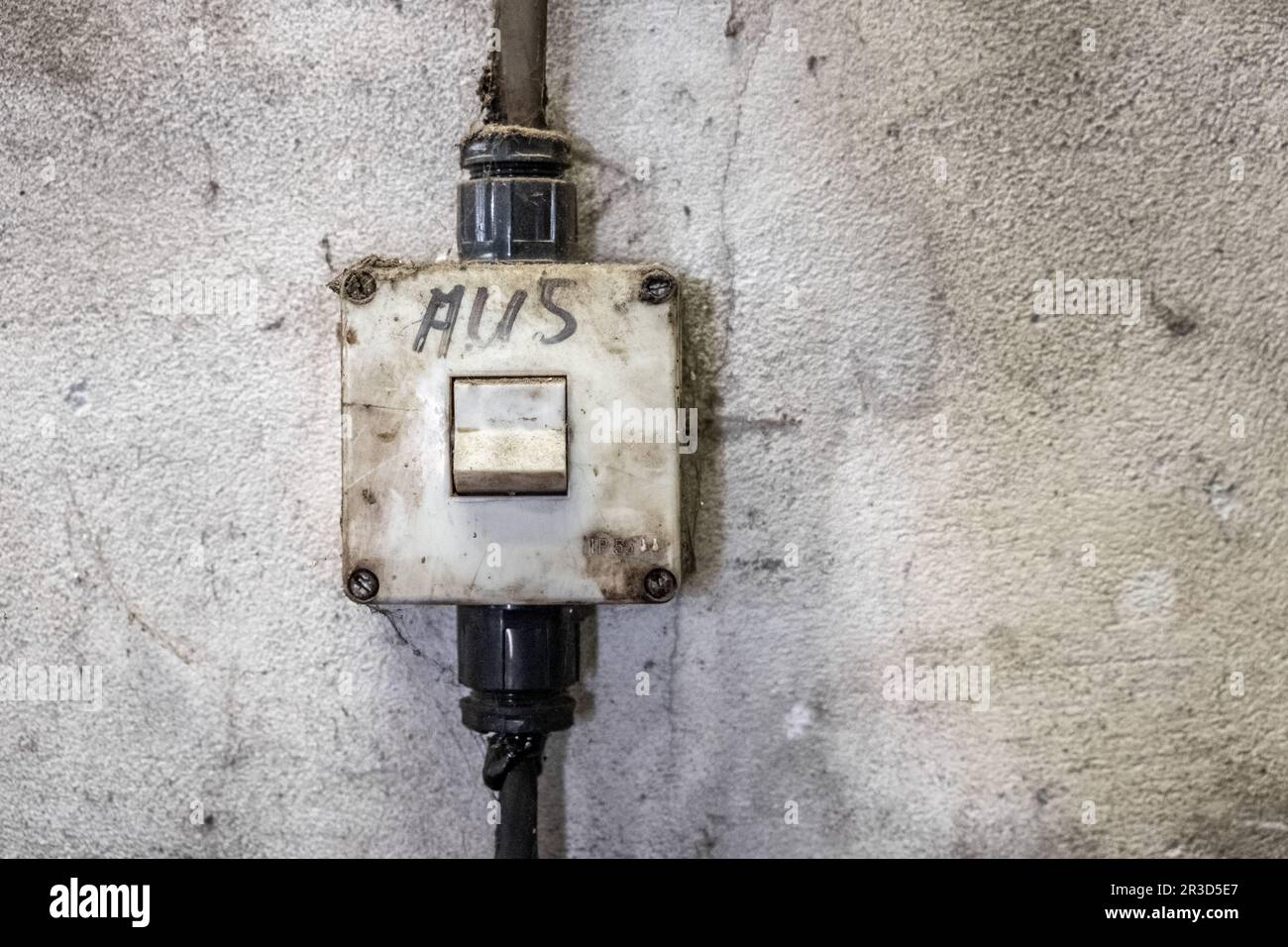 Old light switch Stock Photo - Alamy