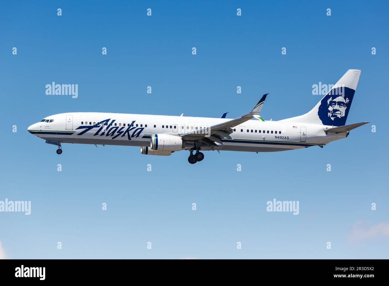 Alaska Airlines Newest 737 Livery: The “Go Russell” 737-900ER - Travel Codex