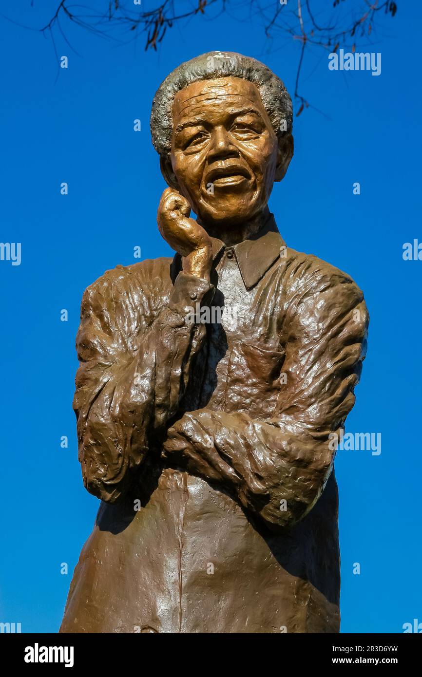 Nelson Mandela statue in Soweto Stock Photo