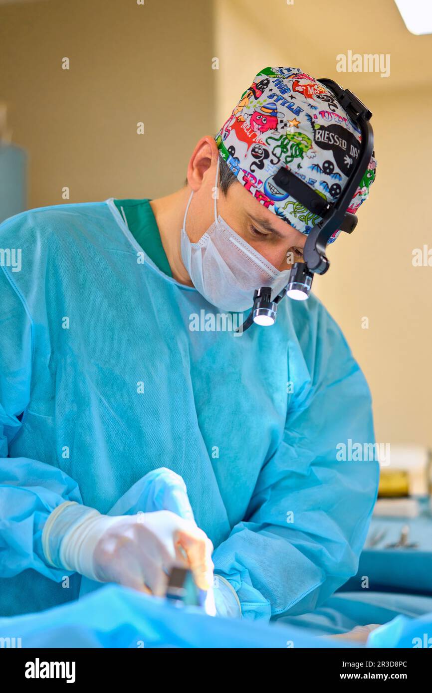 surgeon works in the operating room by the light of a lamp Stock Photo ...