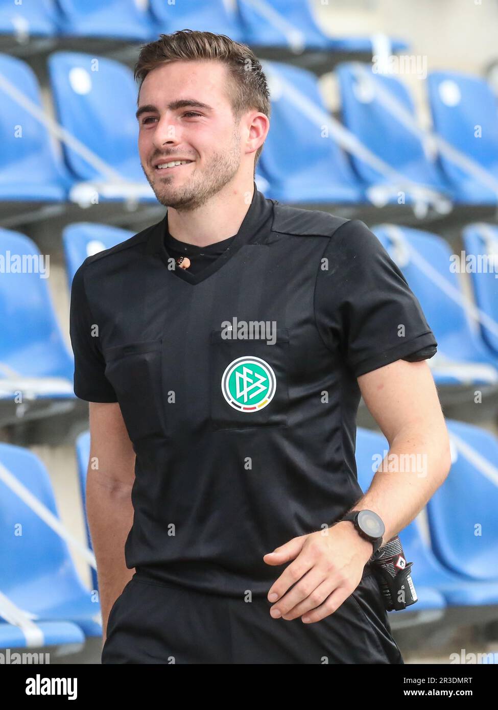 DFB Fussball Schiedsrichter Tom Bauer DFB 3.Liga Saison 2020-21 Stock Photo