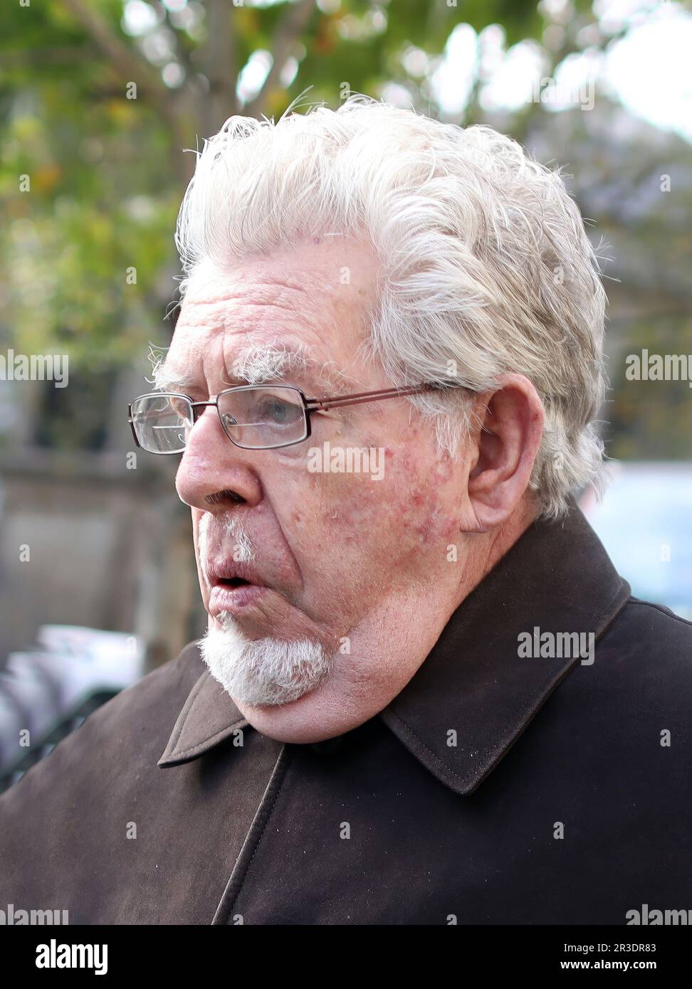 Pic shows: Disgraced kids TV entertainer Rolf Harris arrives at the High Court in London today for the second day of his appeal He arrives with his ni Stock Photo