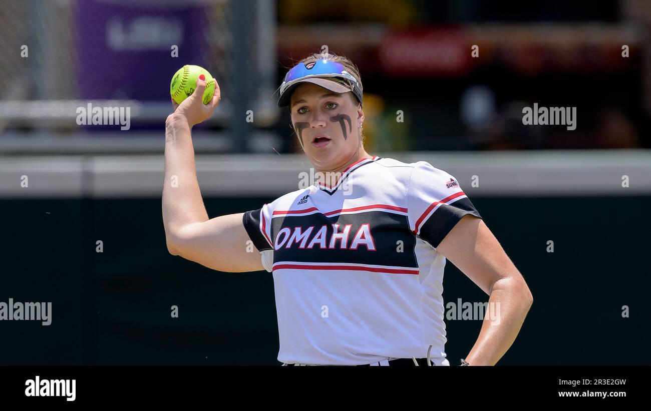 Omaha outfielder Rachel er (8) throws during an NCAA softball game