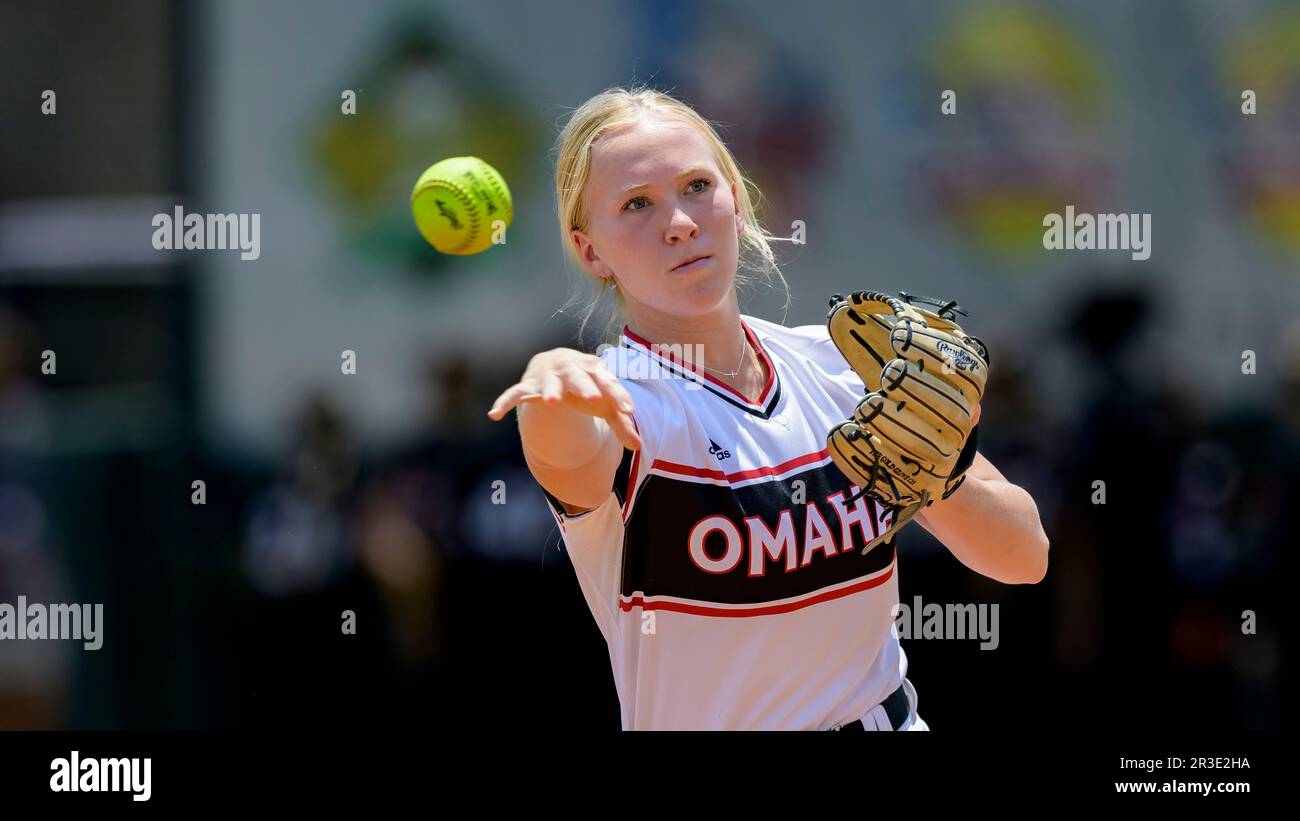 Omaha catcher Jenna Marshall (4) throws during an NCAA softball game on