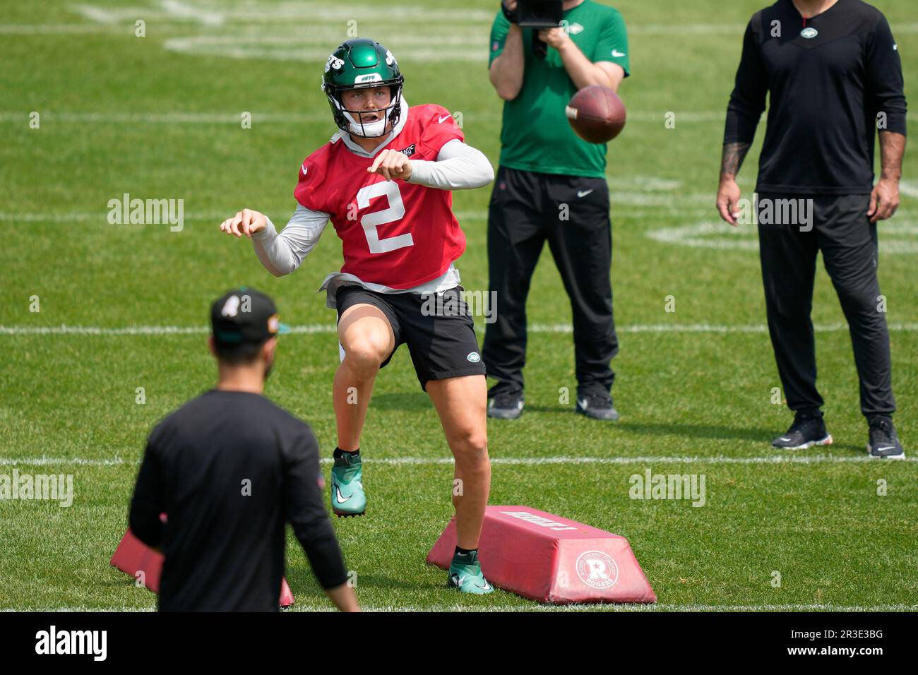 New York Jets quarterback Zack Wilson performs drills at the NFL