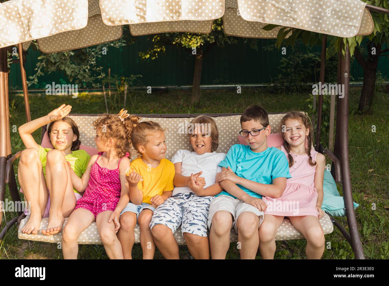 Kids playing outside garden hi-res stock photography and images - Alamy