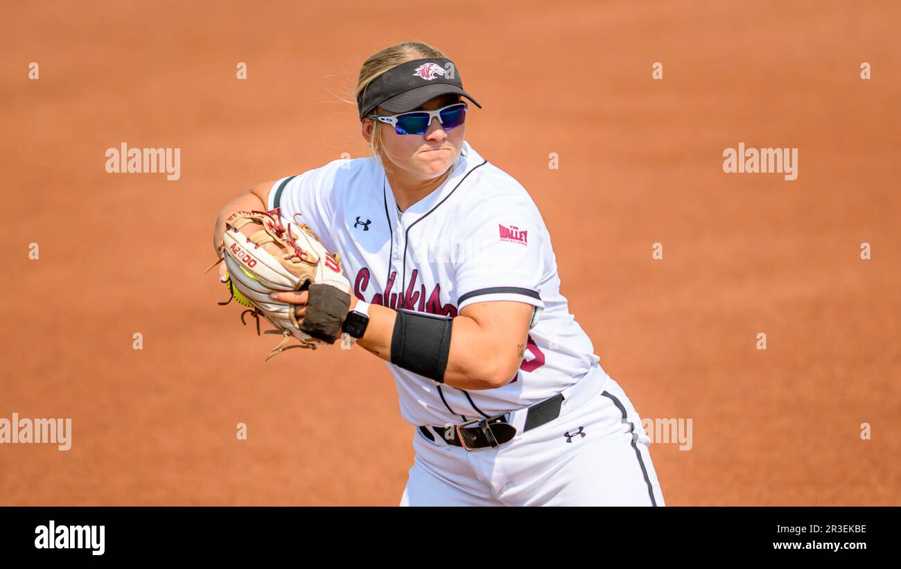 Southern Ill. first baseman Jenna Christeson (33) throws the ball to