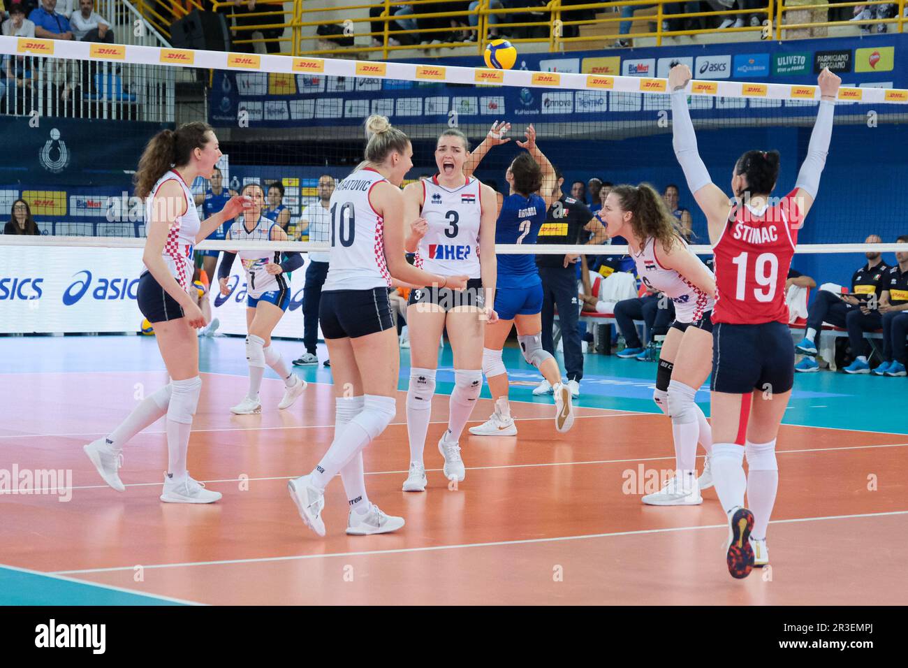 The Croatian team celebrates during the DHL Test Match Tournament women’s volleyball between Italy and Croatia in Lanciano. Italian national team beats Croatia with a score 3-1 Stock Photo