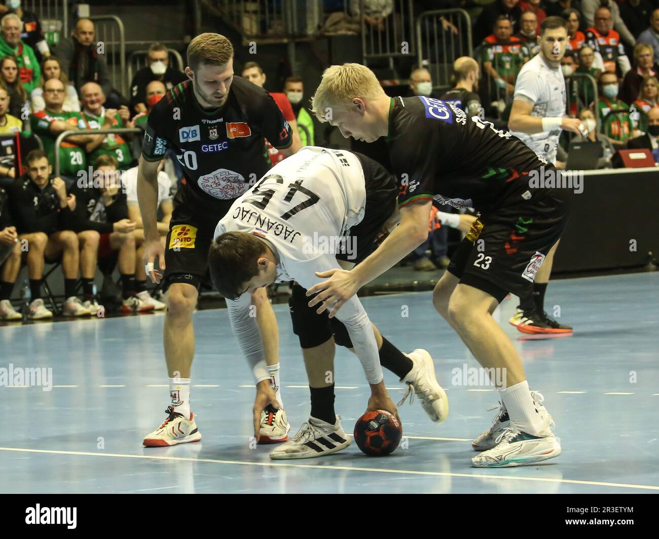 Halil Jaganjac RK Nexe Našice mit Magnus Saugstrup SC Magdeburg