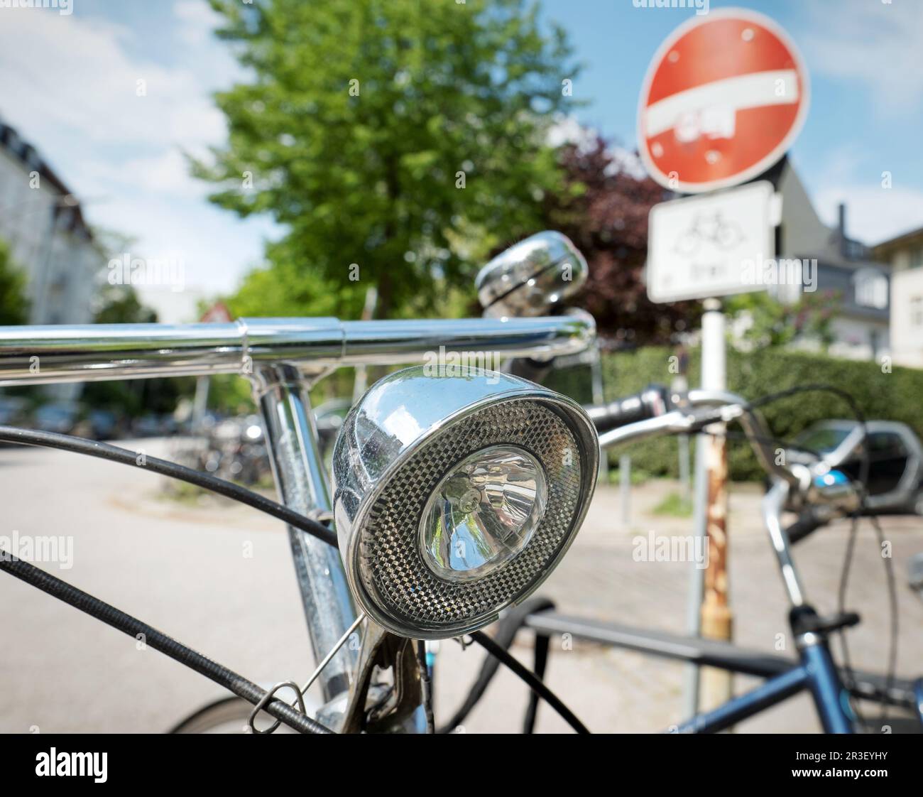 Bicycle lamp hi res stock photography and images Alamy