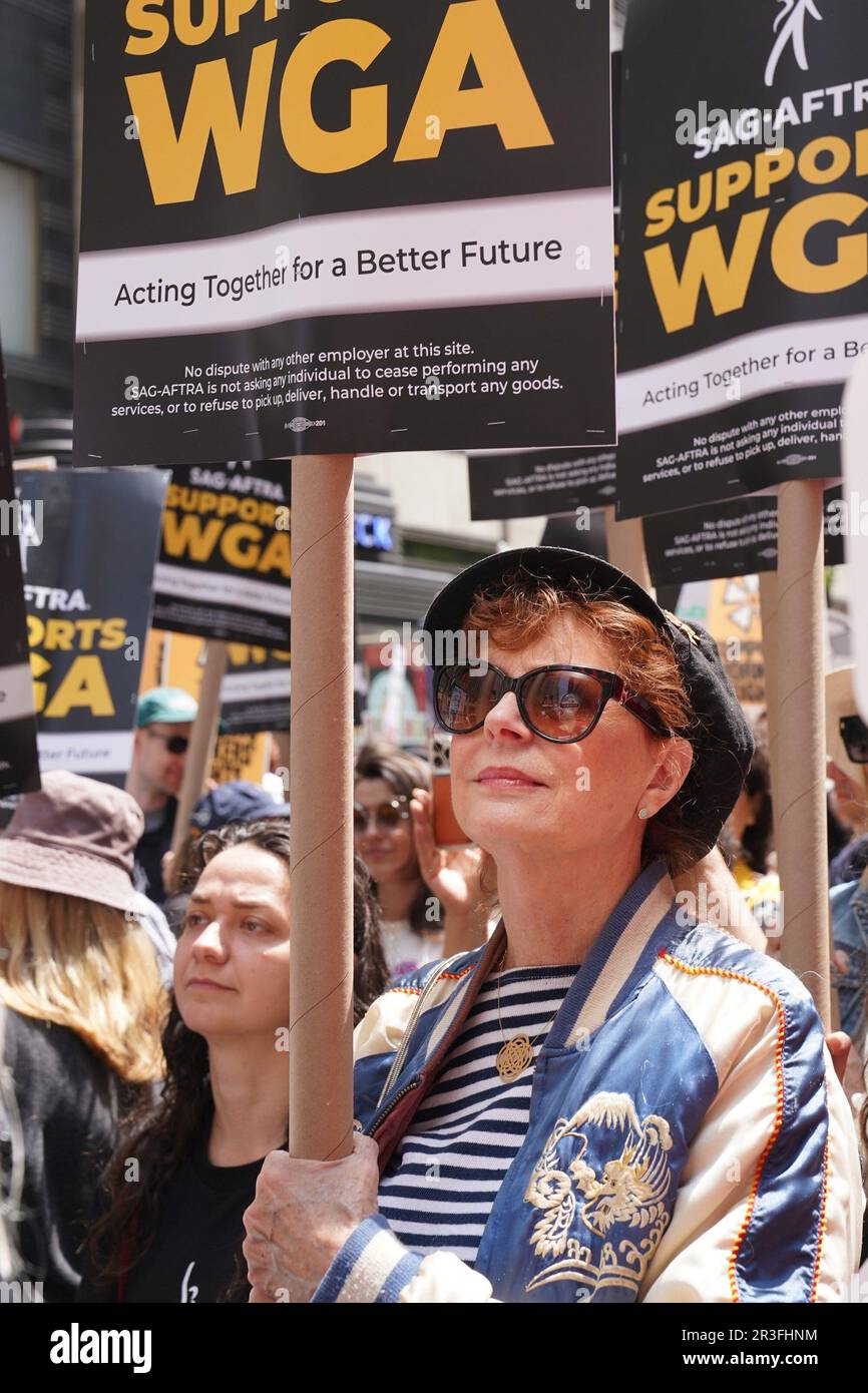 New York, NY, USA. 23rd May, 2023. Susan Sarandon in attendance for The Writers Guild of America WGA Rally at the Rock, NBCUniversal offices at 30 Rock, New York, NY May 23, 2023. Credit: Kristin Callahan/Everett Collection/Alamy Live News Stock Photo